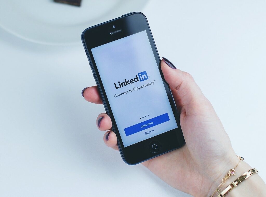Ihr LinkedIn-Profil: Mehr als nur ein Online-Lebenslauf Ihr LinkedIn-Profil: Mehr als nur ein Online-Lebenslauf